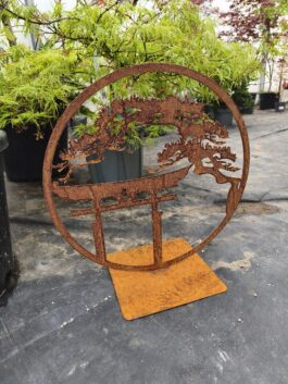 Torii et pin japonais – L’élégance de la simplicité